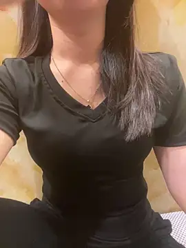 Snapshot of Sullys_ chatting on March 2026 04:57:02 AM Sullys online show from March 2026 04:57:02 AM