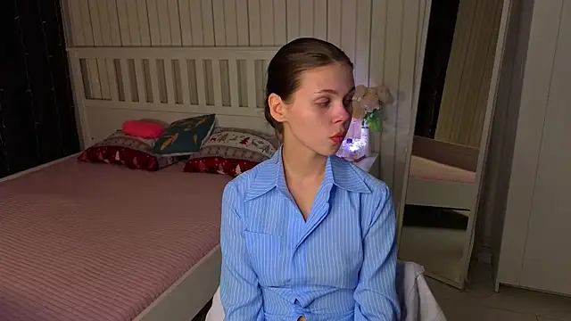 EarthaLevra online show from March 2026 08:03:01 PM