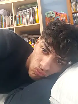 ilcazzone32 online show from April 2026 09:05:01 PM