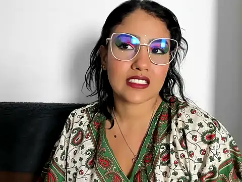 Snapshot of TatyGomez_ chatting on May 2026 03:35:02 AM TatyGomez online show from May 2026 03:35:02 AM