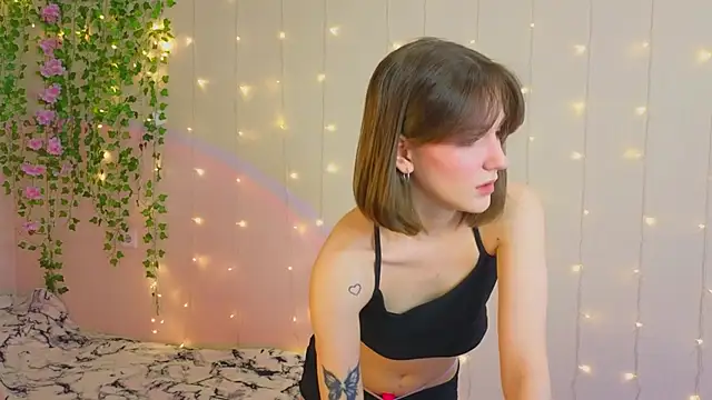 PeachyWhisper online show from May 2026 07:03:01 AM