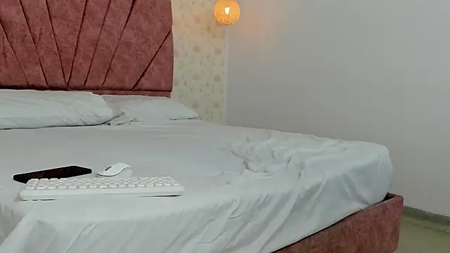 Nina Moom online show from February 2026 12:28:02 PM