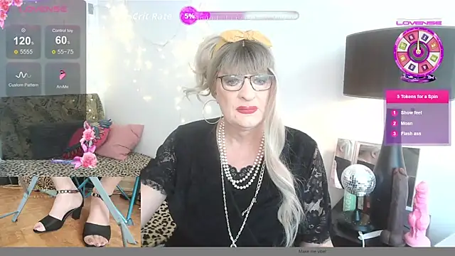 Snapshot of sophyTV chatting on May 2026 10:12:02 AM sophyTV online show from May 2026 10:12:02 AM