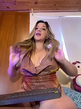 Snapshot of FoxxySweet chatting on April 2026 03:24:01 PM FoxxySweet online show from April 2026 03:24:01 PM