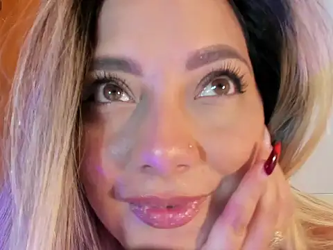 Snapshot of FoxxySweet chatting on April 2026 02:23:01 PM FoxxySweet online show from April 2026 02:23:01 PM