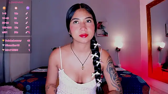 Snapshot of KimTaylorW chatting on May 2026 02:40:02 AM KimTaylorW online show from May 2026 02:40:02 AM