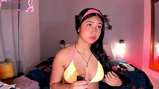 Snapshot of KimTaylorW chatting on May 2026 02:41:01 AM KimTaylorW online show from May 2026 02:41:01 AM