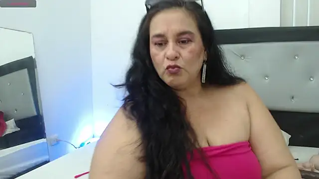 Sharlot curvy online show from April 2026 05:51:02 PM