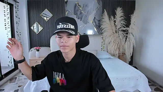 DylanRoyce  online show from March 2026 12:21:02 PM