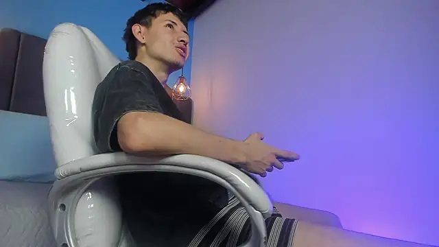 Dani swagger online show from February 2026 08:30:01 PM