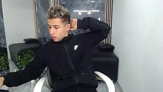 Hollmanhot online show from April 2026 11:35:01 AM