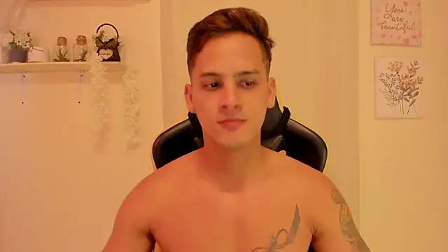 sexy andres01 online show from April 2026 04:33:02 PM