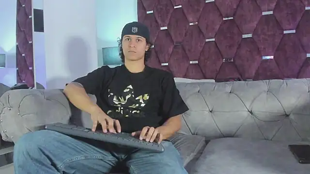 Snapshot of TonyBenedetti chatting on April 2026 08:18:01 PM TonyBenedetti online show from April 2026 08:18:01 PM