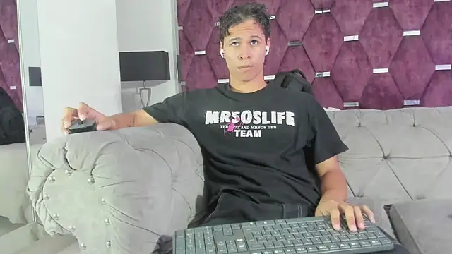 Snapshot of TonyBenedetti chatting on June 2026 08:34:01 PM TonyBenedetti online show from June 2026 08:34:01 PM