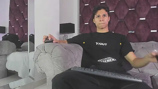 Snapshot of TonyBenedetti chatting on July 2026 08:44:02 PM TonyBenedetti online show from July 2026 08:44:02 PM