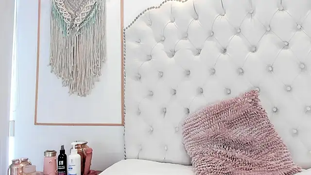 Sara funy online show from March 2026 12:33:01 PM