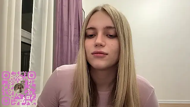 Snapshot of DebiCoppolino chatting on February 2026 07:34:02 PM DebiCoppolino online show from February 2026 07:34:02 PM