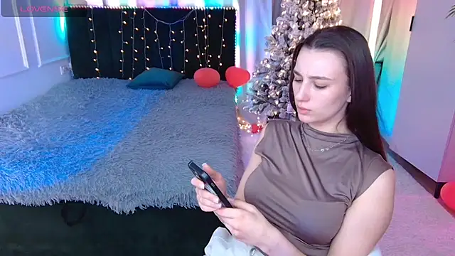 Snapshot of Vivian_Wee chatting on February 2026 09:15:02 PM Vivian Wee online show from February 2026 09:15:02 PM