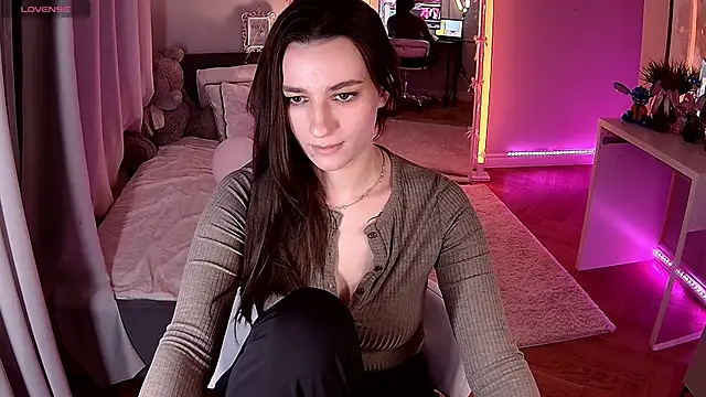 Snapshot of Vivian_Wee chatting on March 2026 09:50:01 PM Vivian Wee online show from March 2026 09:50:01 PM