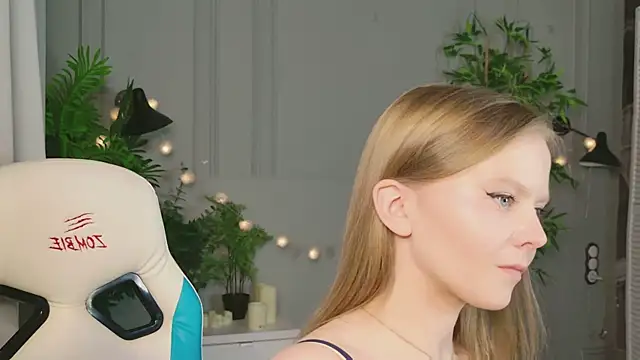 Sophie Peach  online show from March 2026 02:32:01 PM