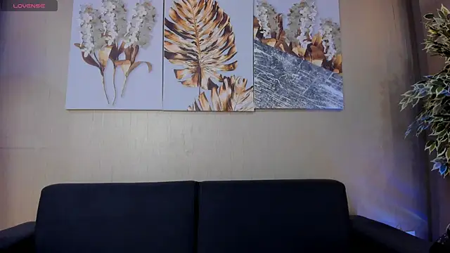 Snapshot of ValentinaaMilan chatting on April 2026 04:52:02 AM ValentinaaMilan online show from April 2026 04:52:02 AM