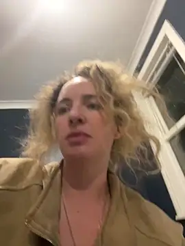 Snapshot of curlyirishgirl chatting on February 2026 10:10:02 PM curlyirishgirl online show from February 2026 10:10:02 PM