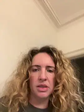 Snapshot of curlyirishgirl chatting on March 2026 11:00:02 PM curlyirishgirl online show from March 2026 11:00:02 PM