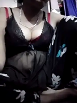 Snapshot of Hey__honey chatting on May 2026 01:33:02 AM Hey honey online show from May 2026 01:33:02 AM
