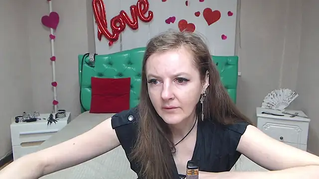 Snapshot of MeganPirs chatting on April 2026 05:10:02 AM MeganPirs online show from April 2026 05:10:02 AM
