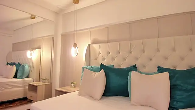 raquel mooon online show from March 2026 05:01:02 PM