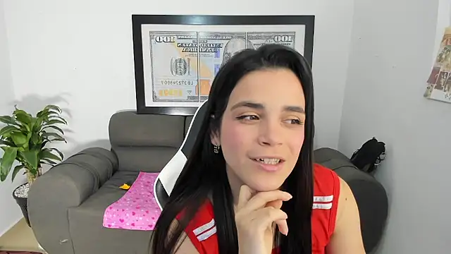 Snapshot of LucianaMoreaux chatting on March 2026 09:43:02 PM LucianaMoreaux online show from March 2026 09:43:02 PM