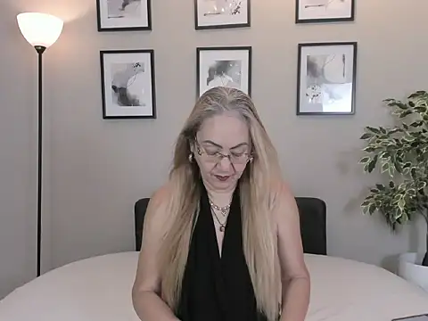 Victoria Firee online show from April 2026 12:21:02 PM