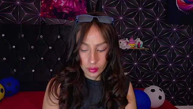 Snapshot of Miis_Beella chatting on July 2026 12:53:02 PM Miis Beella online show from July 2026 12:53:02 PM