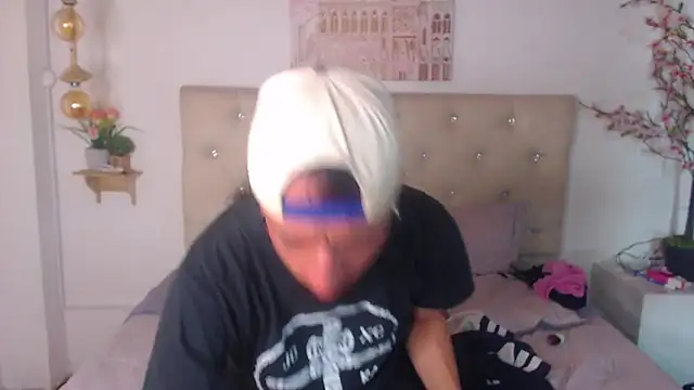 Rommen N Zoe online show from April 2026 01:05:02 AM