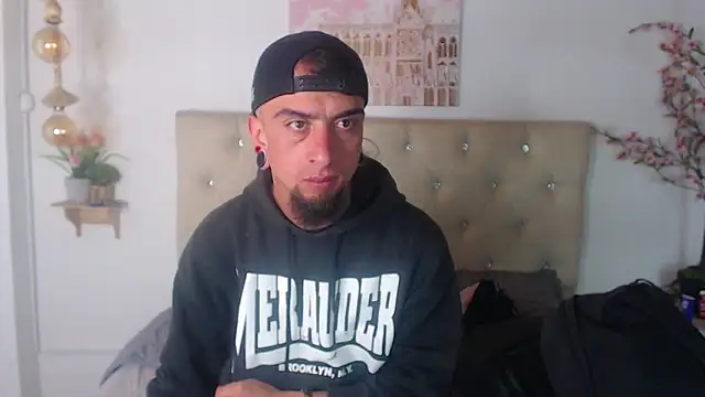 Rommen N Zoe online show from April 2026 01:21:01 AM