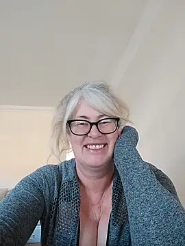 FlirtyFleur-x online show from April 2026 07:06:01 AM