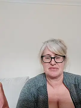 FlirtyFleur-x online show from April 2026 02:47:01 PM