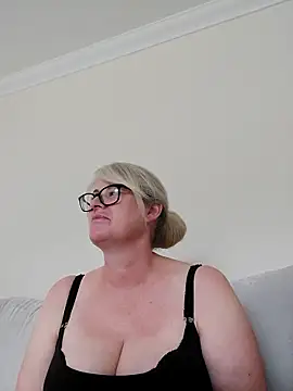 FlirtyFleur-x online show from April 2026 11:59:01 AM