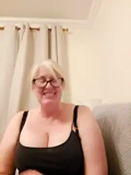 FlirtyFleur-x online show from April 2026 08:09:02 PM