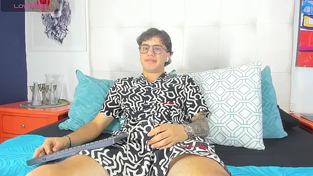 EXCLUSIVE8 online show from May 2026 04:39:02 AM