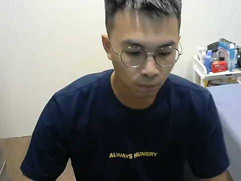 Snapshot of silverwolfwoof chatting on May 2026 12:11:01 PM silverwolfwoof online show from May 2026 12:11:01 PM