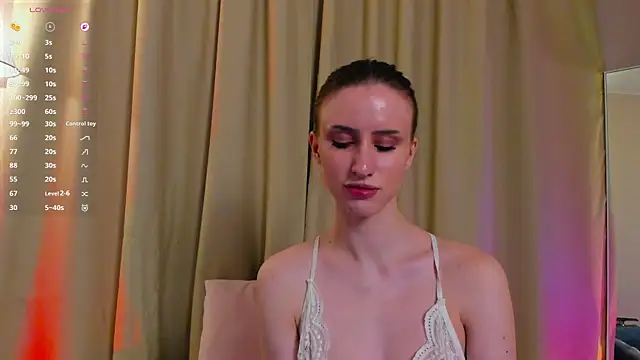 Snapshot of EllieRough chatting on April 2026 07:58:02 PM EllieRough online show from April 2026 07:58:02 PM