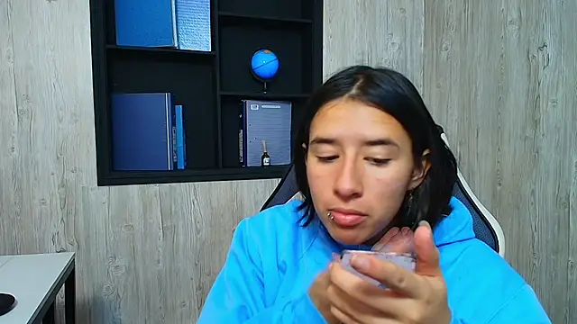 LilyRossi  online show from May 2026 12:10:01 PM