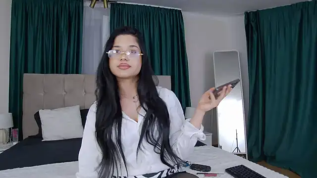 Snapshot of MissNaomiBelle chatting on June 2026 06:40:01 PM MissNaomiBelle online show from June 2026 06:40:01 PM