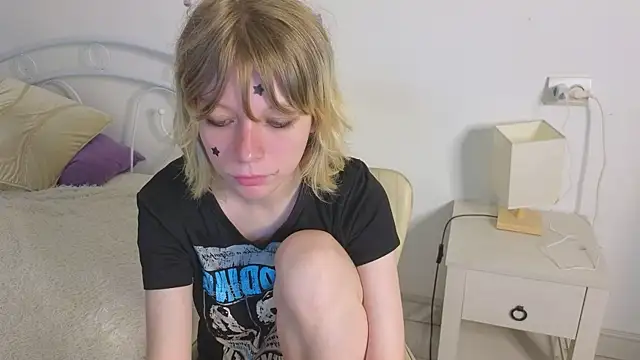 Snapshot of MollySally chatting on June 2026 04:15:02 AM MollySally online show from June 2026 04:15:02 AM