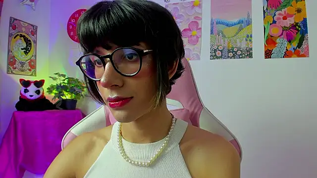 Snapshot of Madeline_21 chatting on March 2026 05:24:02 AM Madeline 21 online show from March 2026 05:24:02 AM