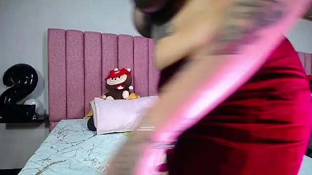 Snapshot of SaraLjordad chatting on April 2026 07:48:01 PM SaraLjordad online show from April 2026 07:48:01 PM