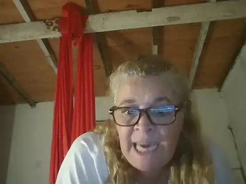 Snapshot of momismilf544 chatting on April 2026 02:42:02 AM momismilf544 online show from April 2026 02:42:02 AM