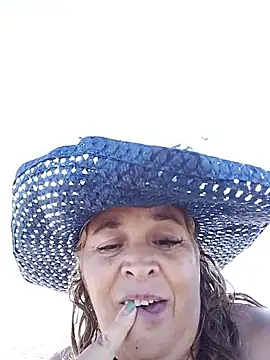 Snapshot of momismilf544 chatting on April 2026 06:27:01 PM momismilf544 online show from April 2026 06:27:01 PM