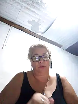 Snapshot of momismilf544 chatting on April 2026 11:31:02 PM momismilf544 online show from April 2026 11:31:02 PM